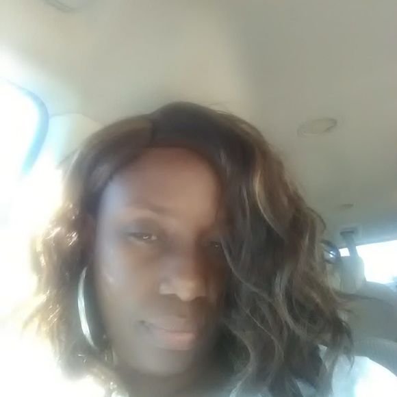 Meet your Posher, Kamili - Picture 1 of 1